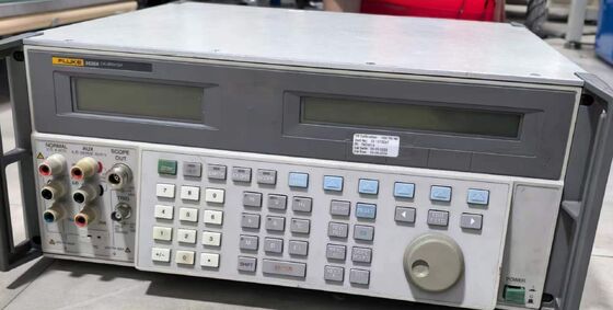 Αγορά Φλουκ 5520Α Πολυλειτουργικός βαθμονωτής 20Α Έκδοση συνεχούς ρεύματος με μέτρηση πίεσης 600 MHz βαθμονόμηση πεδίου εφαρμογής ηλεκτρονική κατασκευή