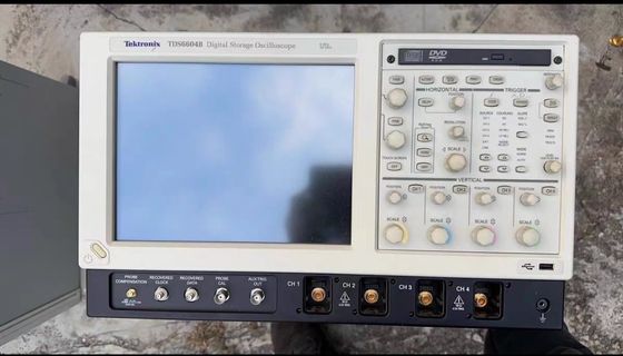 Χρησιμοποιημένο Tektronix TDS6604B Ψηφιακό αποθηκευτικό οσιλοσκόπιο 4 καναλιών 6 GHz Χρωματικό LCD