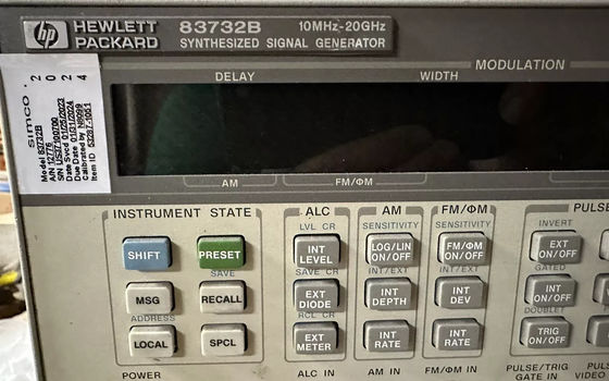 Χρησιμοποιούμενος εξοπλισμός δοκιμής Keysight (Agilent) 83732B 10 MHz έως 20 GHz Συνθετικός γεννήτης σήματος